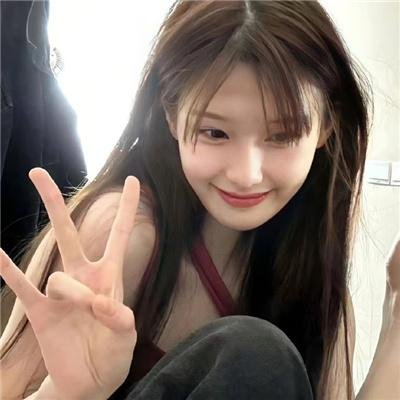 坐推土机的少女海报